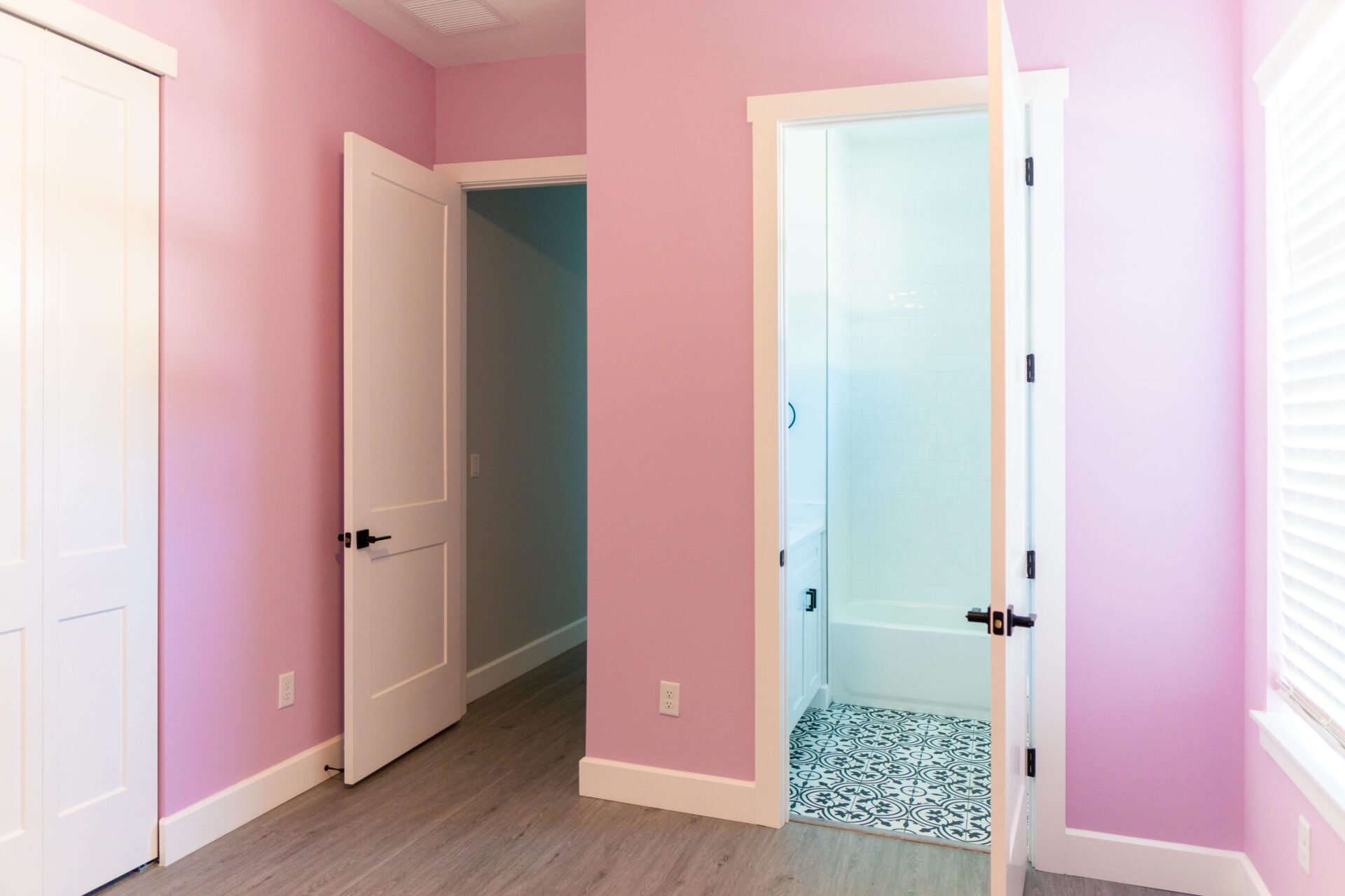 Copy of CGL-40 A wall painted in pink